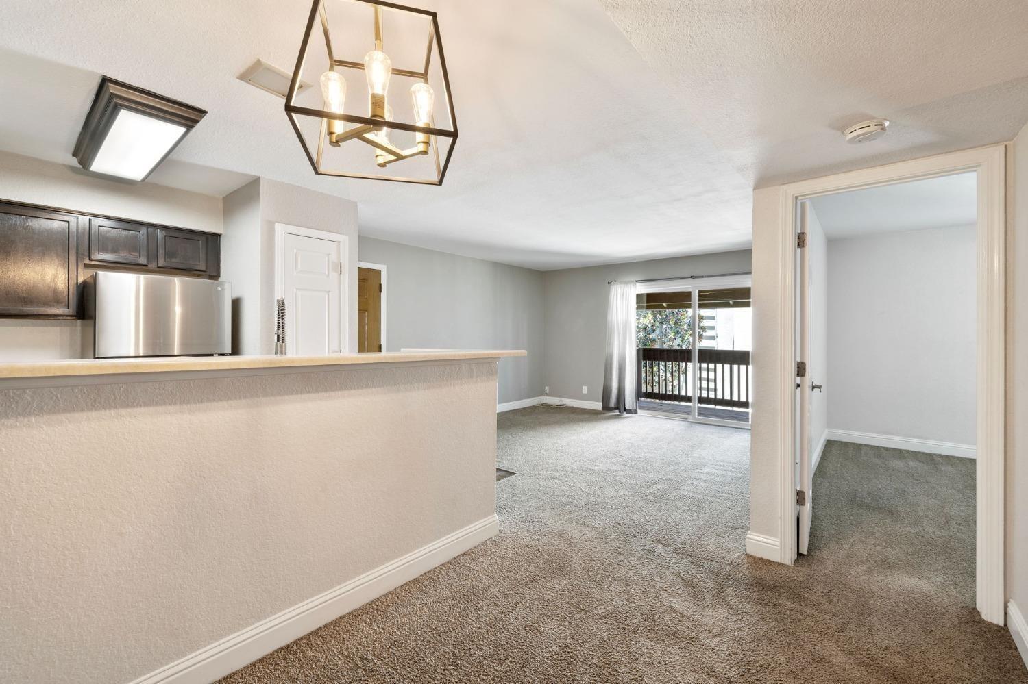 2881 Huntington Boulevard, Unit 212 Fresno, CA 93721 - Photo 9 of 17 en view interior of house and natural light