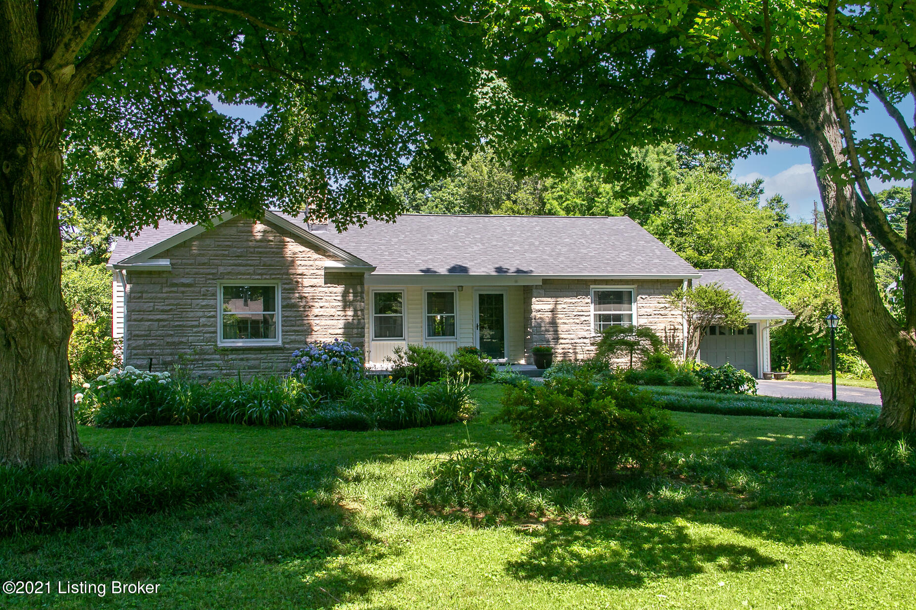 703 Rudy Lane Louisville, KY 40207 - Photo 4 of 61 403 Rudy Ln-3