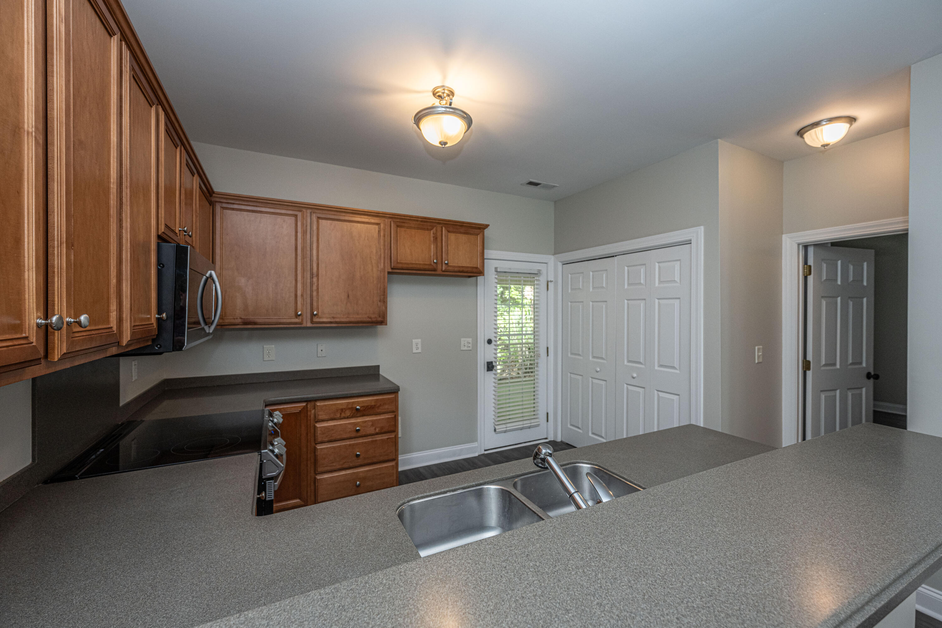 123 Walden Ridge Way Summerville, SC 29485 - Photo 11 of 34 Solid Surface Coutertops