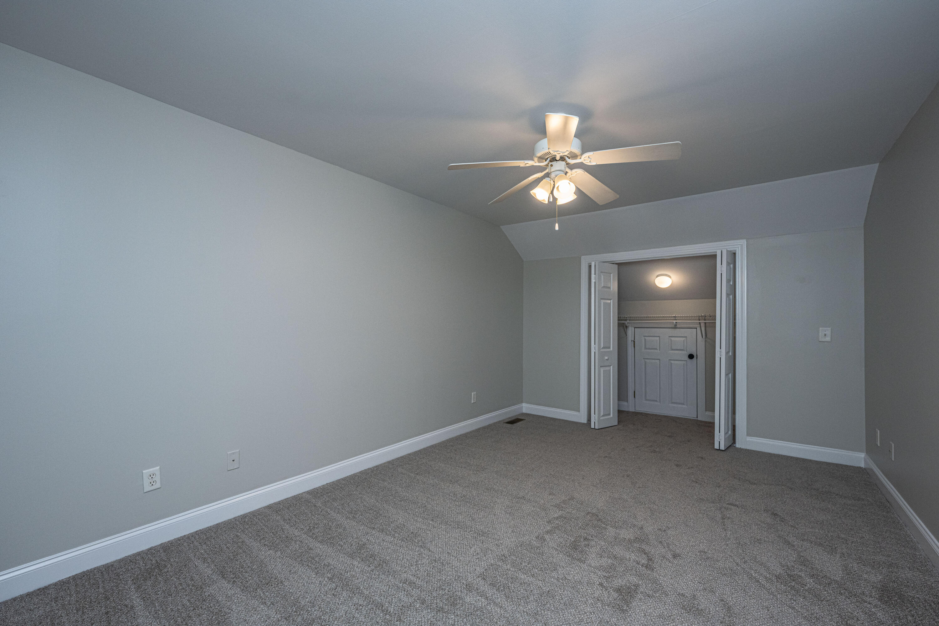 123 Walden Ridge Way Summerville, SC 29485 - Photo 27 of 34 3rd Bedroom (upstairs)