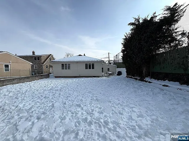 $650,000 | 521 Weart Avenue, Lyndhurst, NJ 07071