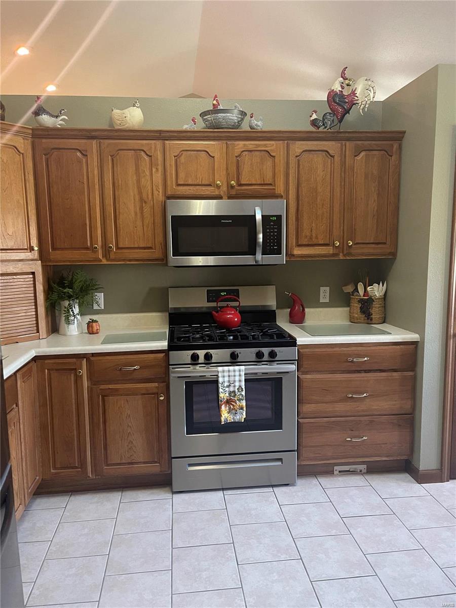 12511 Pocahontas Road Highland, IL 62249 - Photo 8 of 21 Gallery Image 8