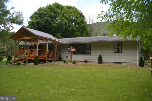 a view of outdoor space yard and porch