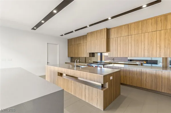 $3,875,000 | 25 Canyon Bay Drive, Henderson, NV 89011