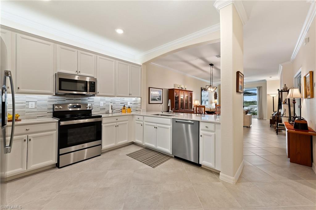 2652 Vine Avenue Naples, FL 34120 - Photo 10 of 40 a kitchen with cabinets and appliances