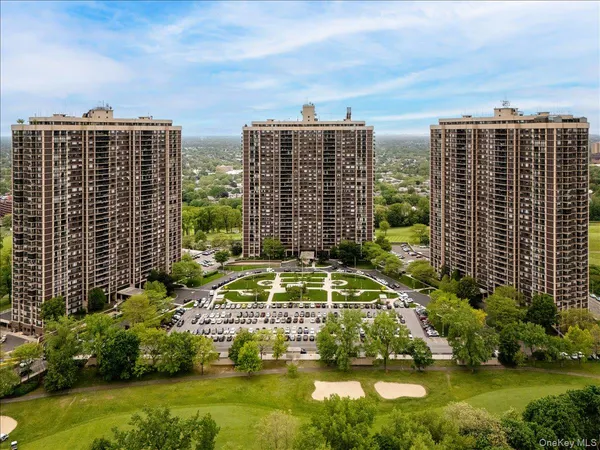 $715,000 | 269 Grand Central Parkway, Unit 19K | Glen Oaks