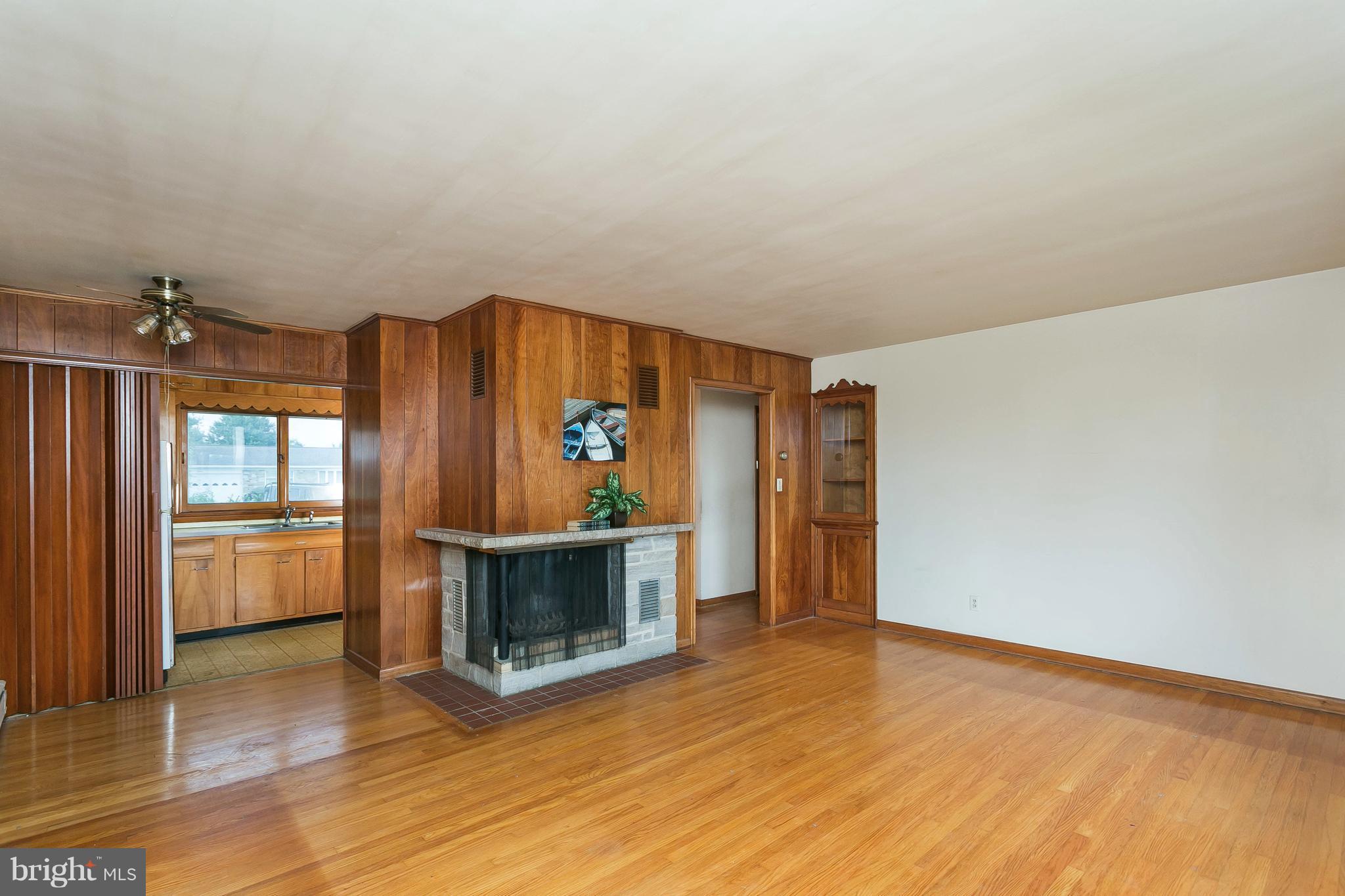 3545 Prospect Road Street, MD 21154 - Photo 11 of 23 Living Room with Built in Cabinet