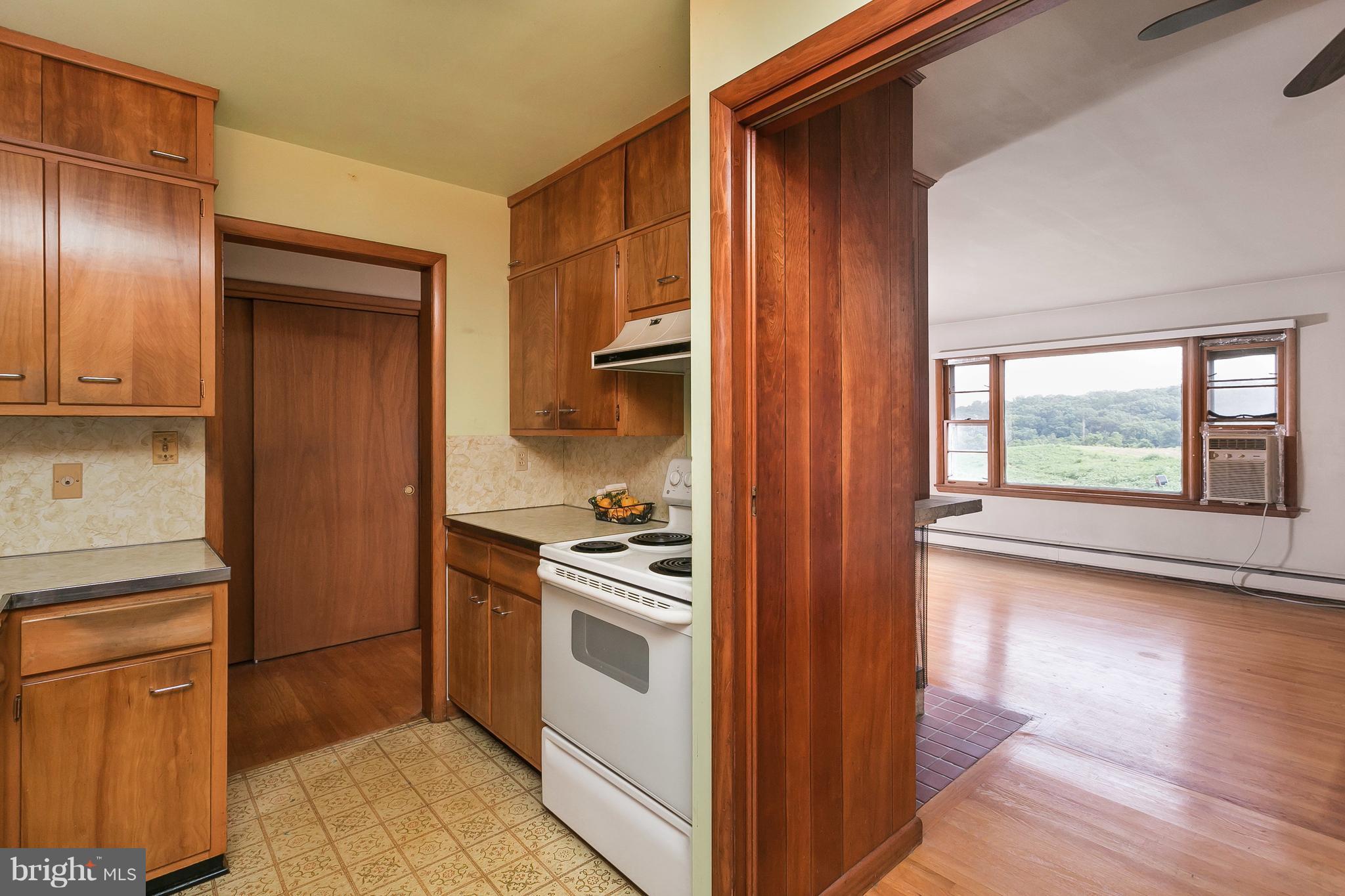 3545 Prospect Road Street, MD 21154 - Photo 6 of 23 Kitchen into Living Room