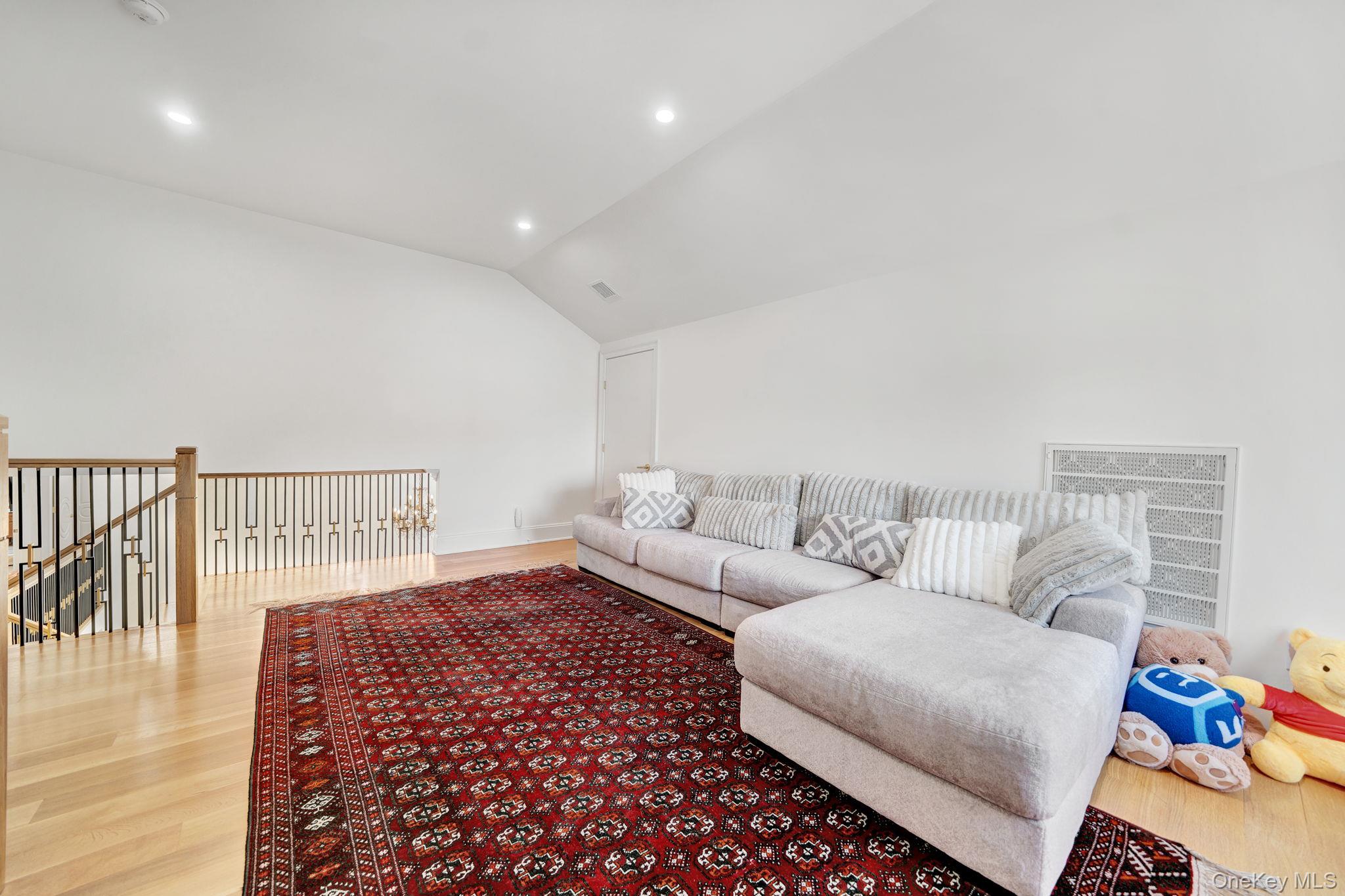 783 Oakleigh Road Valley Stream, NY 11581 - Photo 26 of 42