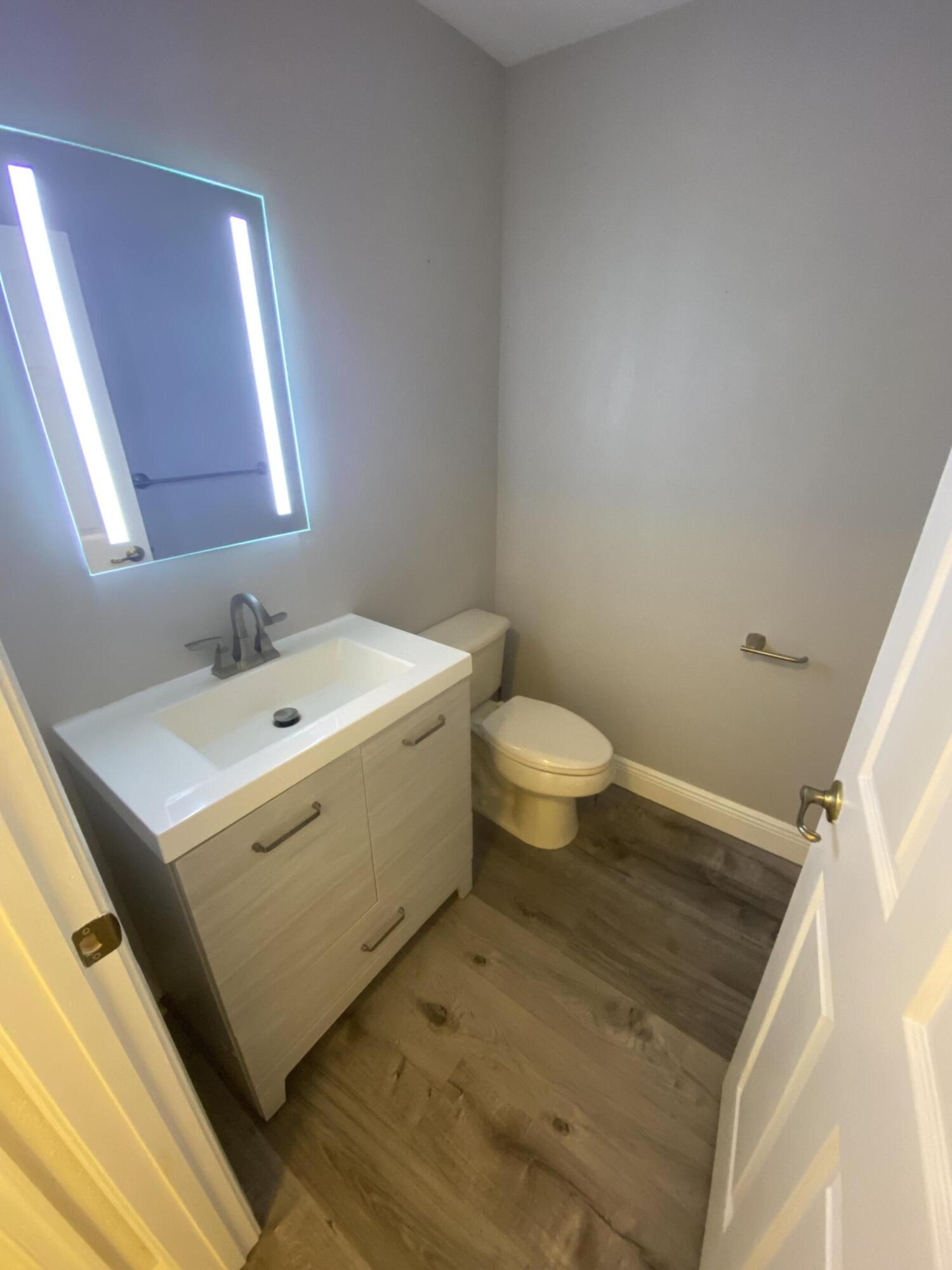 6606 Sandy Bank Terrace West Palm Beach, FL 33407 - Photo 11 of 22 Half Bath