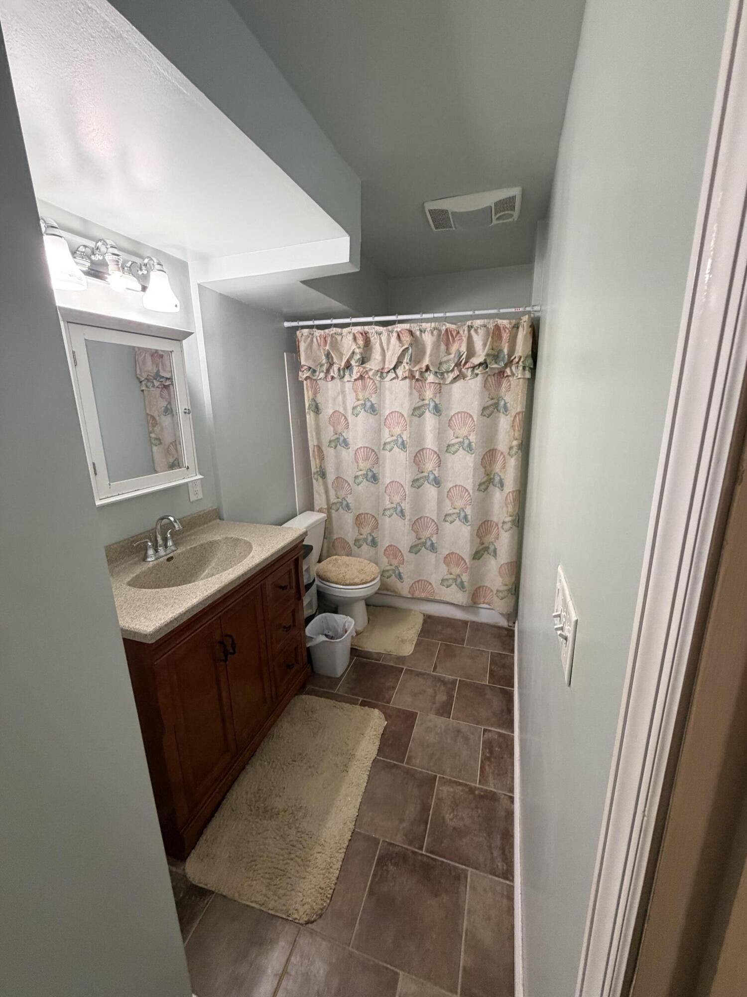 742 West Kilgore Road, Unit 106 Kalamazoo, MI 49008 - Photo 5 of 16 IMG_3146