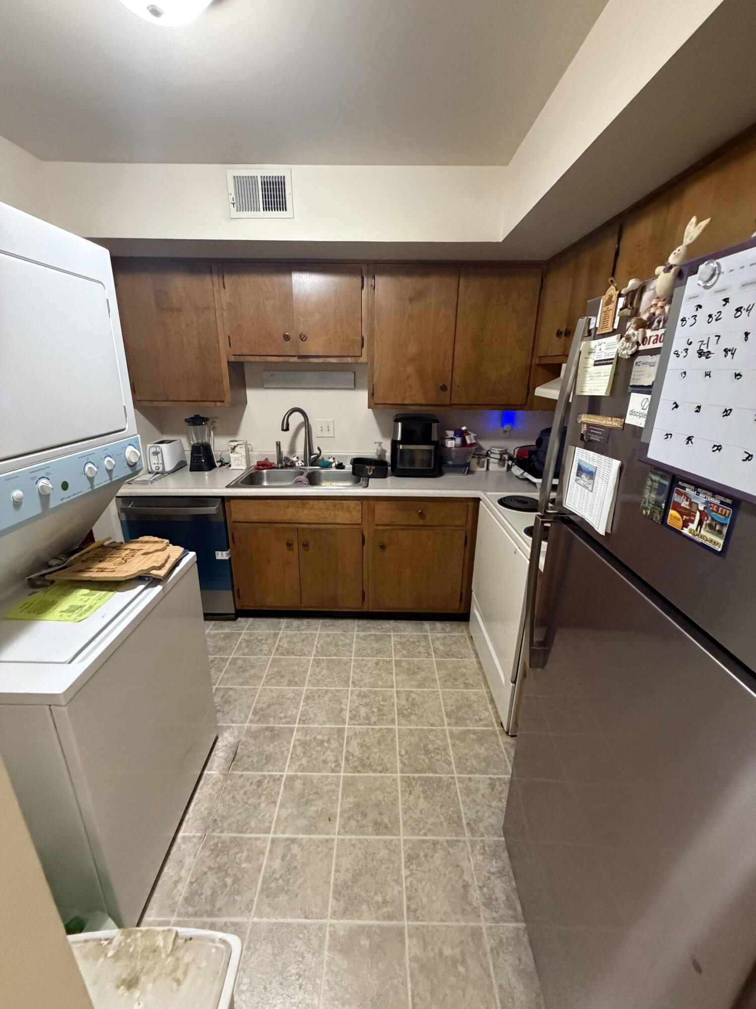 742 West Kilgore Road, Unit 106 Kalamazoo, MI 49008 - Photo 10 of 16 IMG_3151