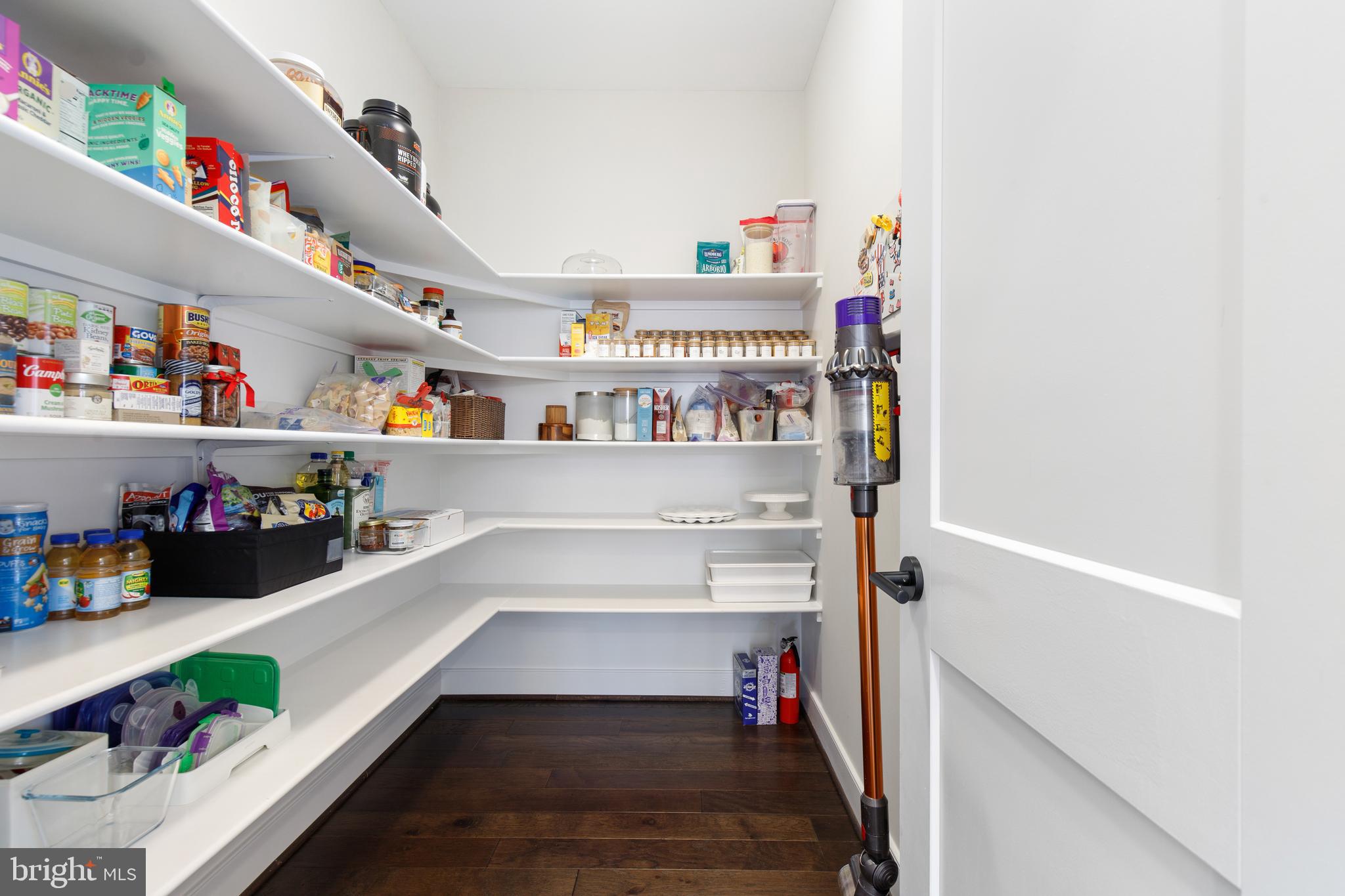 7028 Roxann Road Alexandria, VA 22315 - Photo 36 of 87 Gallery Image 36
