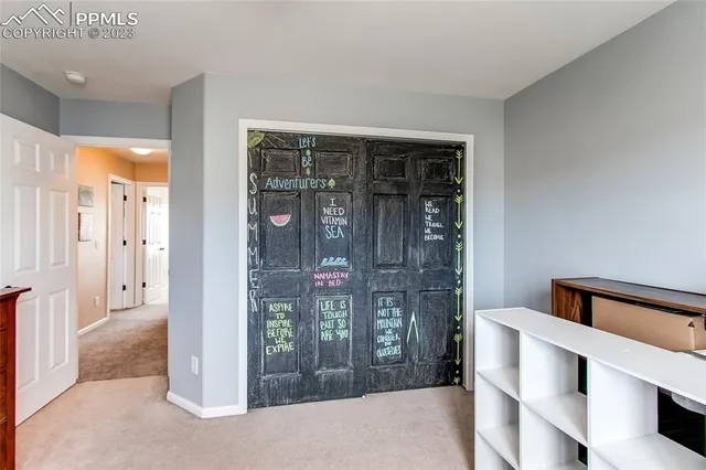 a view of livingroom with furniture