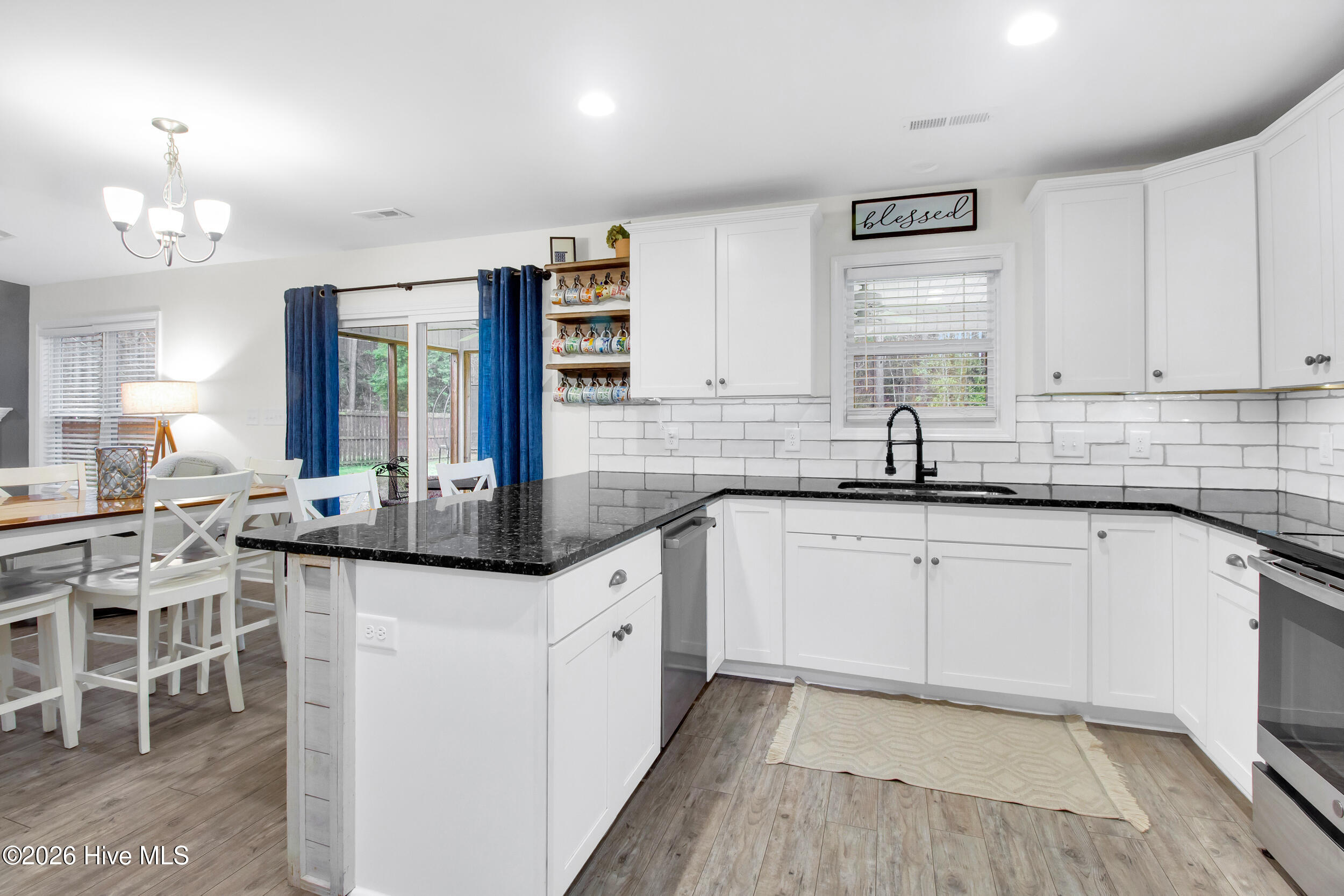 334 Station House Road New Bern, NC 28562 - Photo 11 of 42 Kitchen