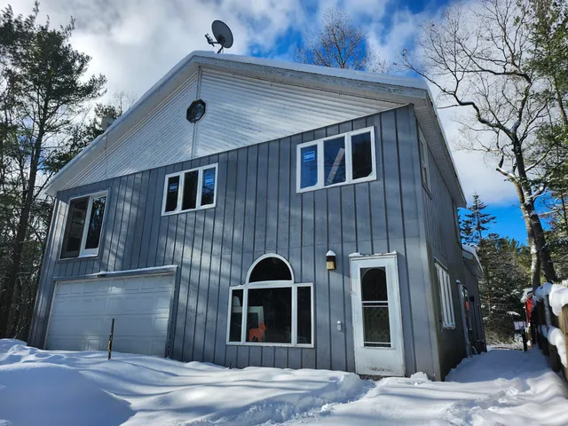 $224,900 | 6395 South Lakeshore Drive, Pentwater, MI 49449