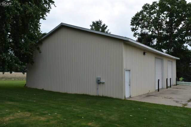 9452 Coldwater Road Flushing, MI 48433 - Photo 21 of 30 21214349-20.JPG
