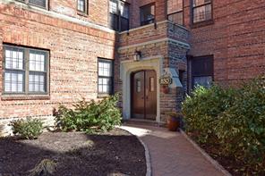830 Bronx River Road, Unit 7C Bronxville, NY 10708 - Photo 1 of 1 Welcome to Bronxville Ridge, a classic pre-war coop in Bronxville P.O./Yonkers. The complex consists of five buildings and beautifully manicured grounds, and is very pet-friendly.