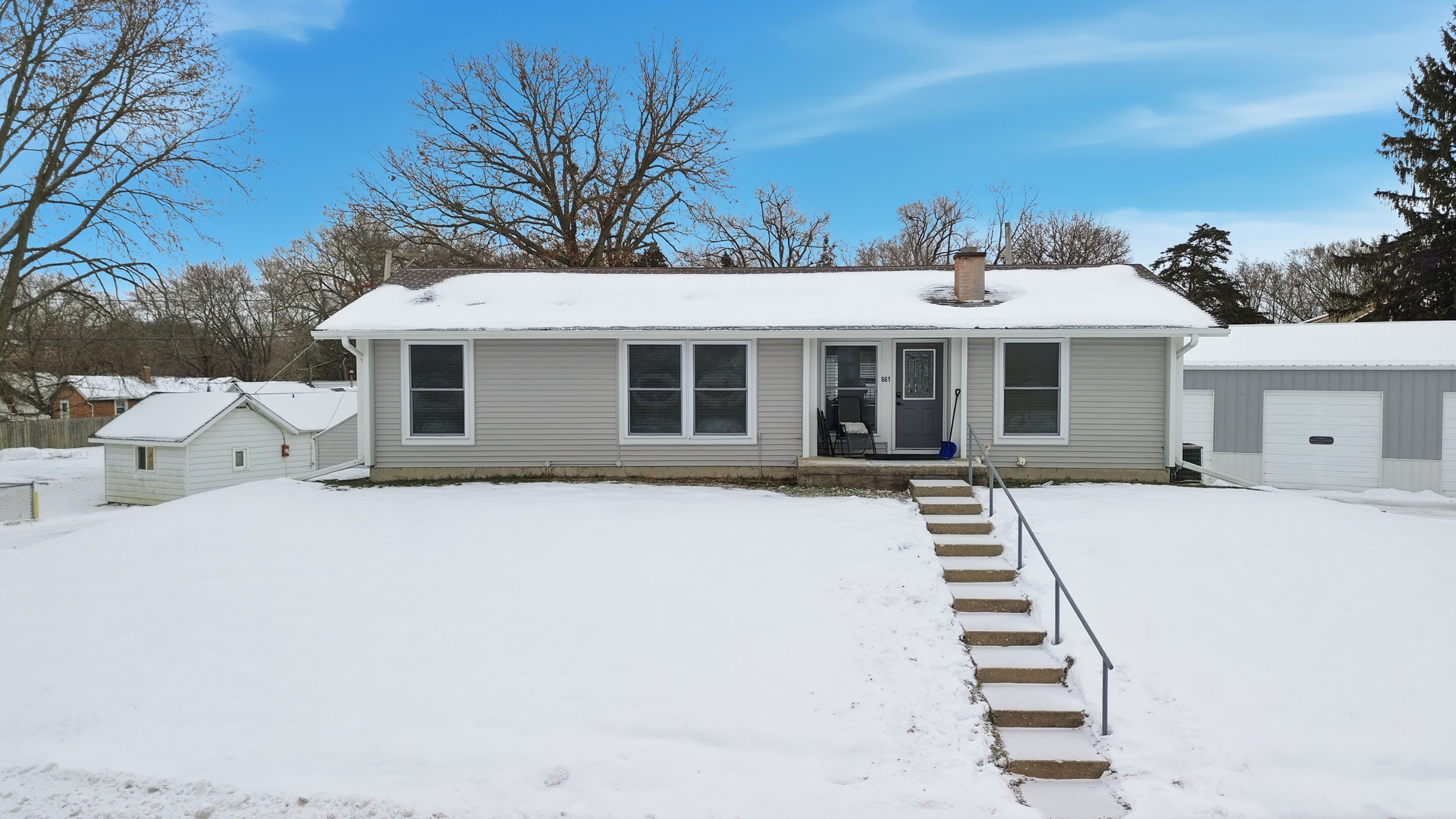 661 Reynoldswood Road Dixon, IL 61021 - Photo 2 of 28