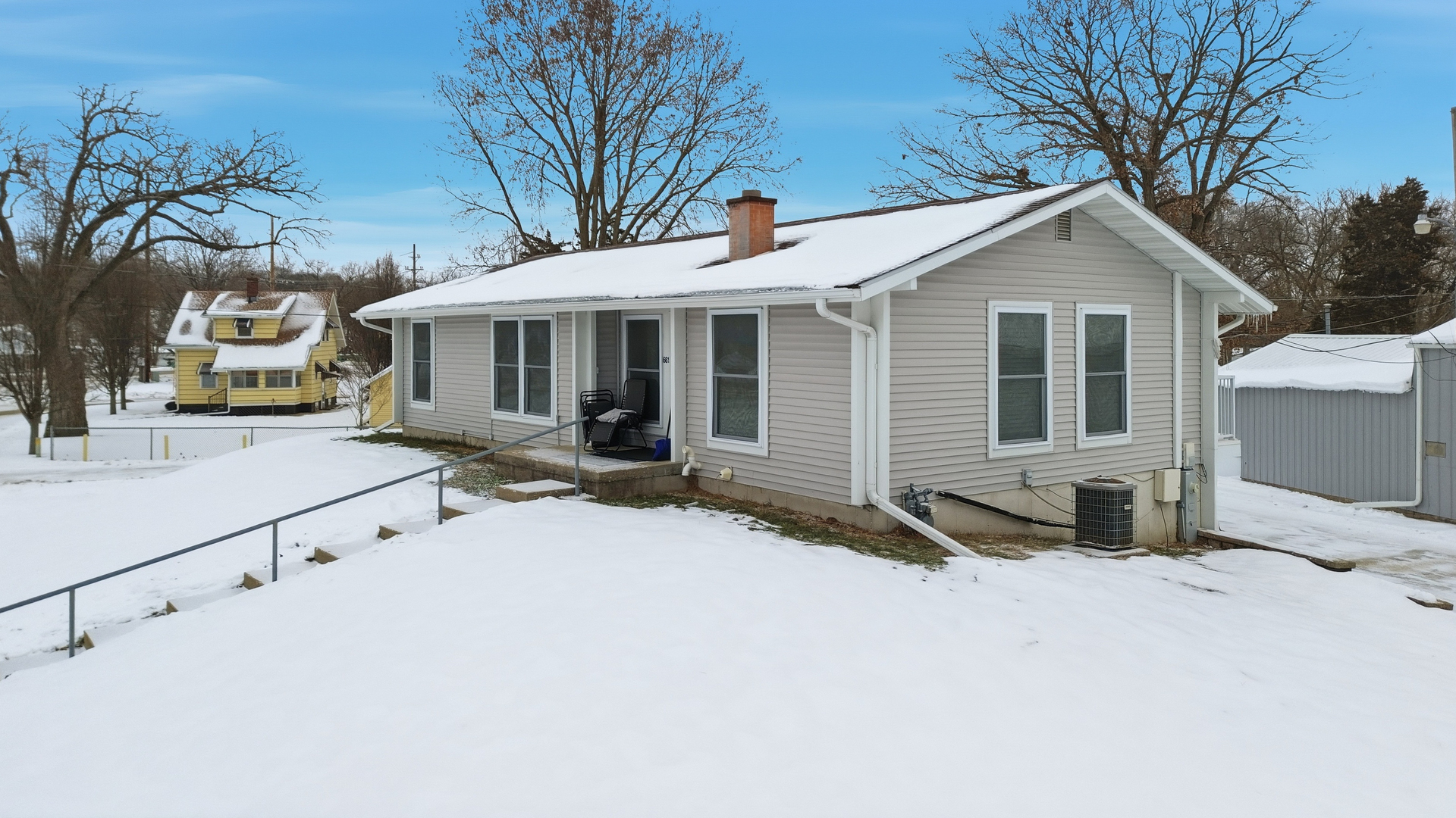 661 Reynoldswood Road Dixon, IL 61021 - Photo 3 of 28