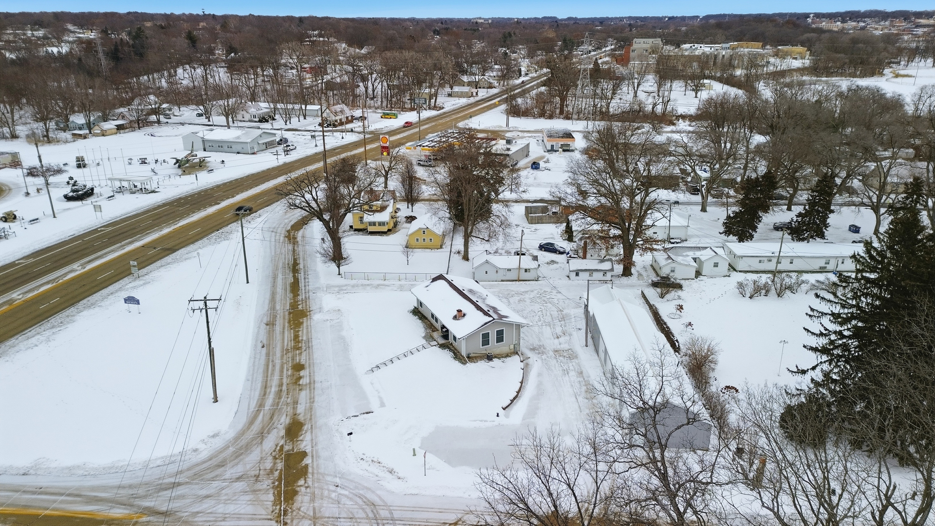 661 Reynoldswood Road Dixon, IL 61021 - Photo 8 of 28