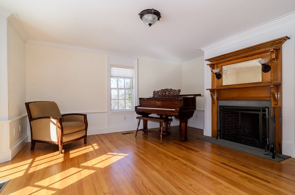 663 Boston Post Road Weston, MA 02493 - Photo 7 of 18