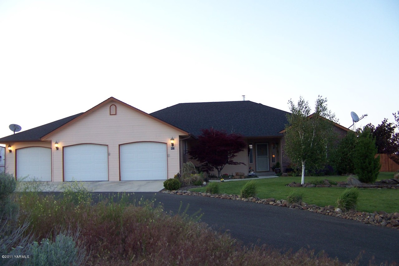 811 Red Tail Road Yakima, WA 98908 - Photo 1 of 35 a house view with a garden space
