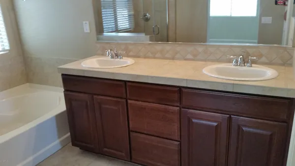 $2,150 | 5627 West Huntington Drive, Laveen, AZ 85339
