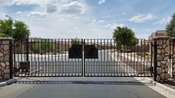 $2,150 | 5627 West Huntington Drive, Laveen, AZ 85339