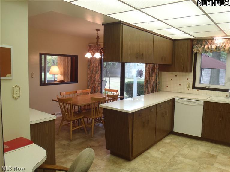 1978 Bremerton Road Lyndhurst, OH 44124 - Photo 8 of 21
