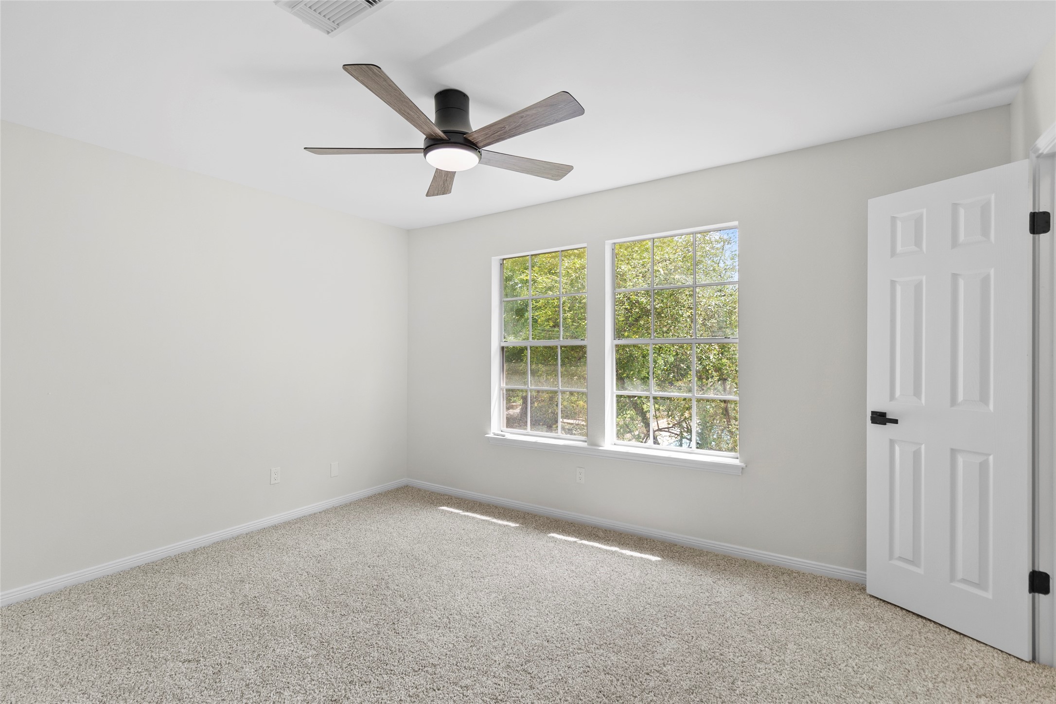 2030 Plantation Drive, Unit F3 Conroe, TX 77301 - Photo 11 of 22 an empty room with a window