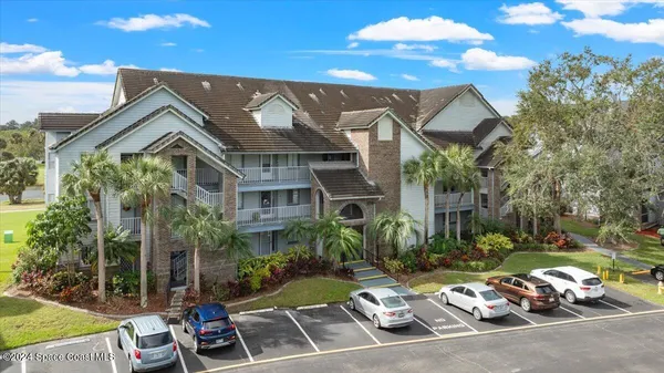 $194,000 | 575 Shadow Wood Lane, Unit 221, Titusville, FL 32780