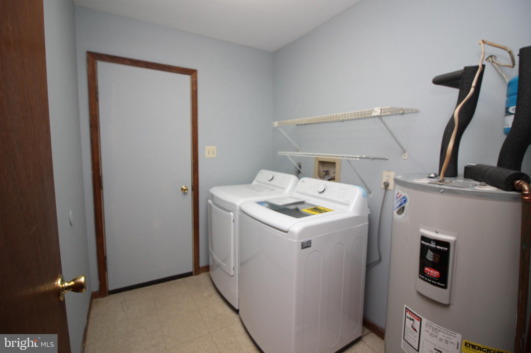 214 Spring House Lane Telford, PA 18969 - Photo 16 of 20 Laundry room/ Washer/dryer included