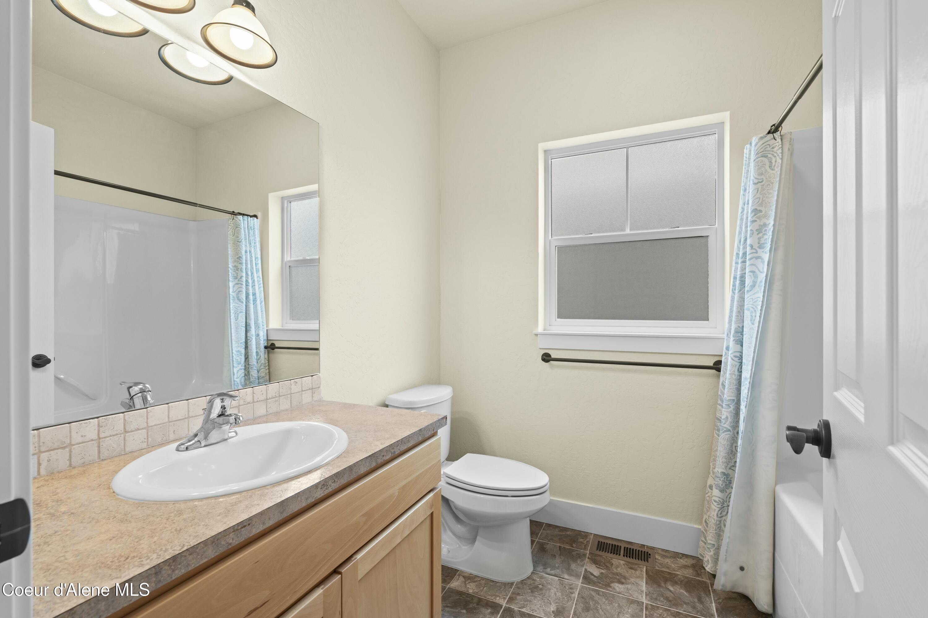 424 Becker Lane Dover, ID 83825 - Photo 24 of 38 Guest Bath