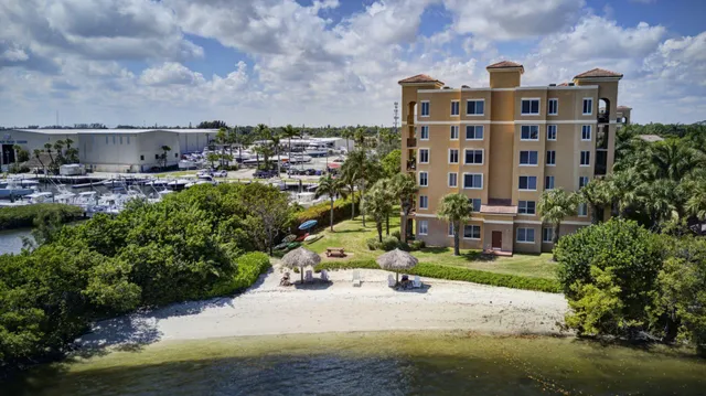$325,000 | 500 Scotia Drive, Unit 305, Hypoluxo, FL 33462
