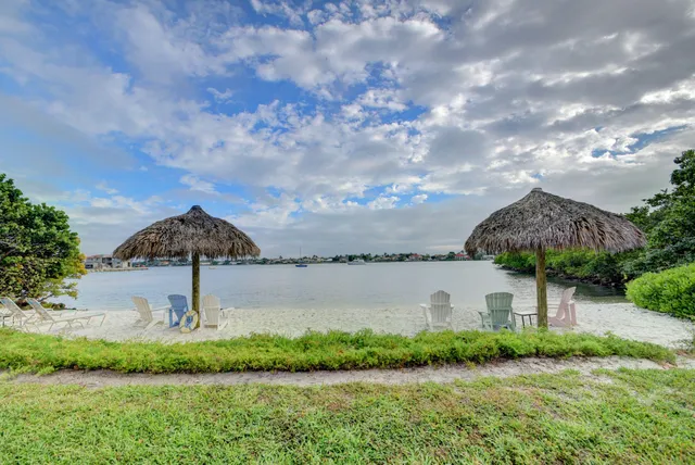 $325,000 | 500 Scotia Drive, Unit 305, Hypoluxo, FL 33462