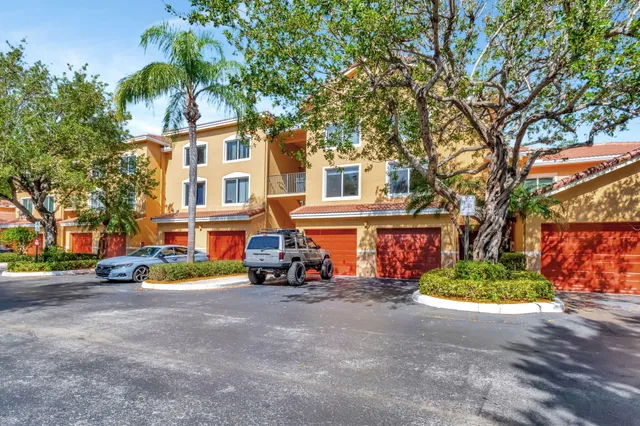 $325,000 | 500 Scotia Drive, Unit 305, Hypoluxo, FL 33462