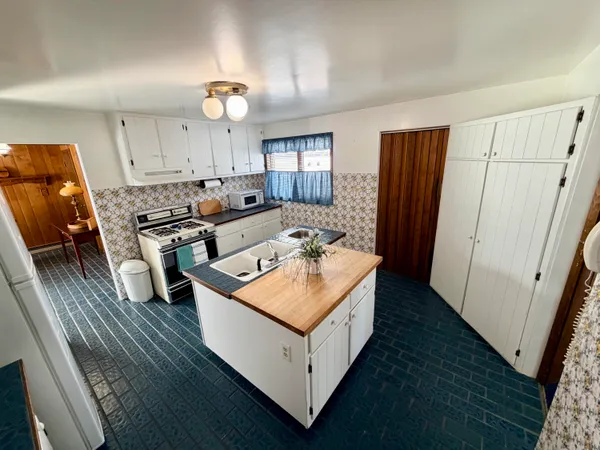 $309,900 | 49145 92nd Avenue, Decatur, MI 49045