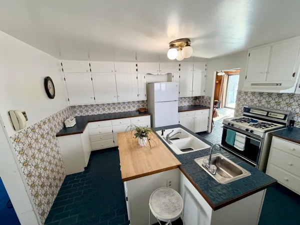 $309,900 | 49145 92nd Avenue, Decatur, MI 49045