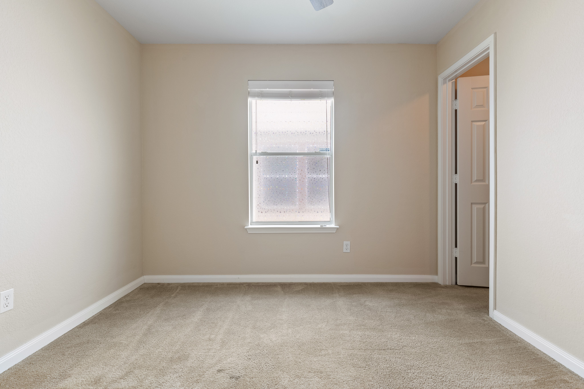 11400 Ashbrook Drive Manchaca, TX 78652 - Photo 24 of 32 an empty room with a window