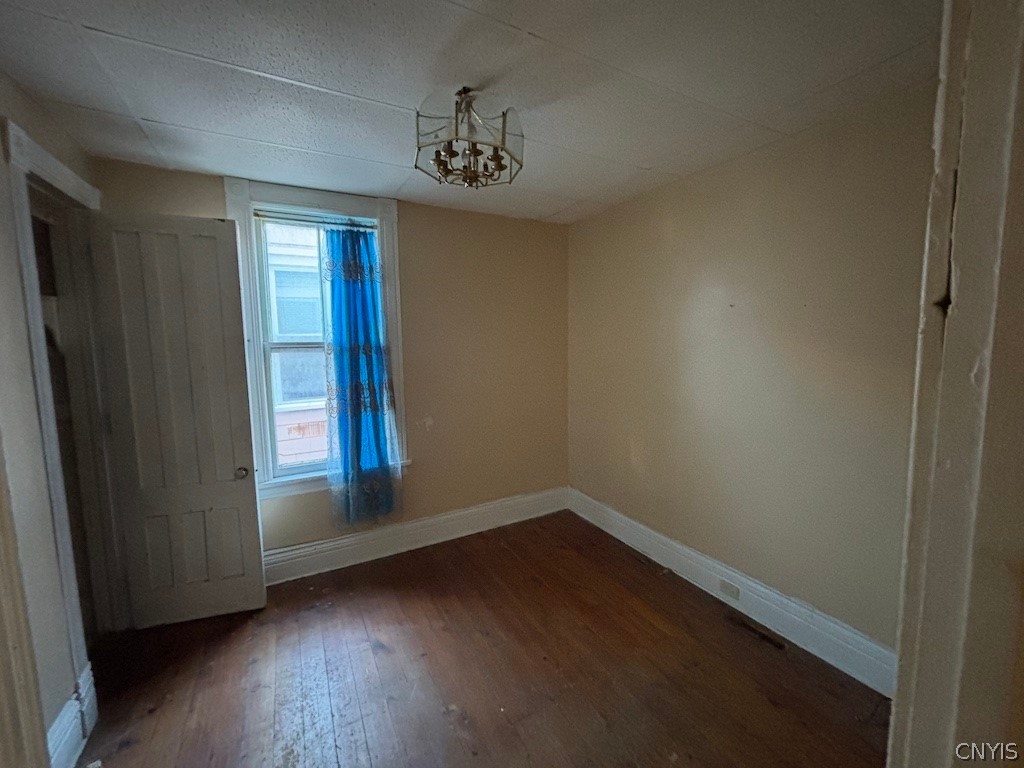 1002 Spring Street Syracuse, NY 13208 - Photo 5 of 23