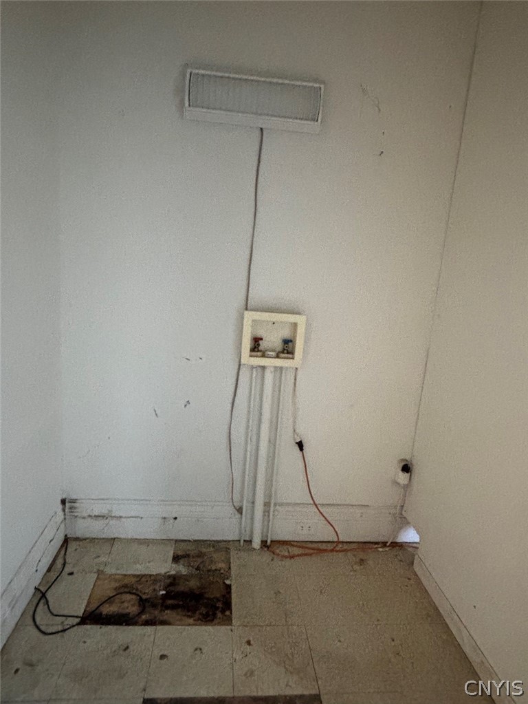 1002 Spring Street Syracuse, NY 13208 - Photo 8 of 23