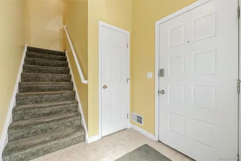 $332,500 | 407 Crystal Hill Lane, Poughkeepsie, NY 12603