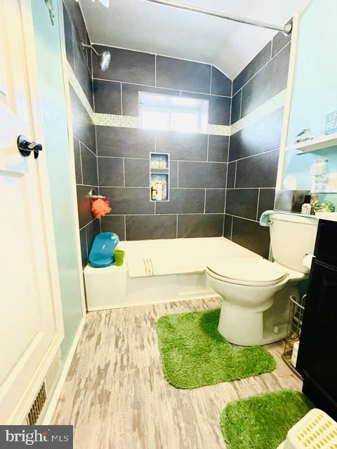 1004 Lamb Road Secane, PA 19018 - Photo 12 of 22 Main bathroom