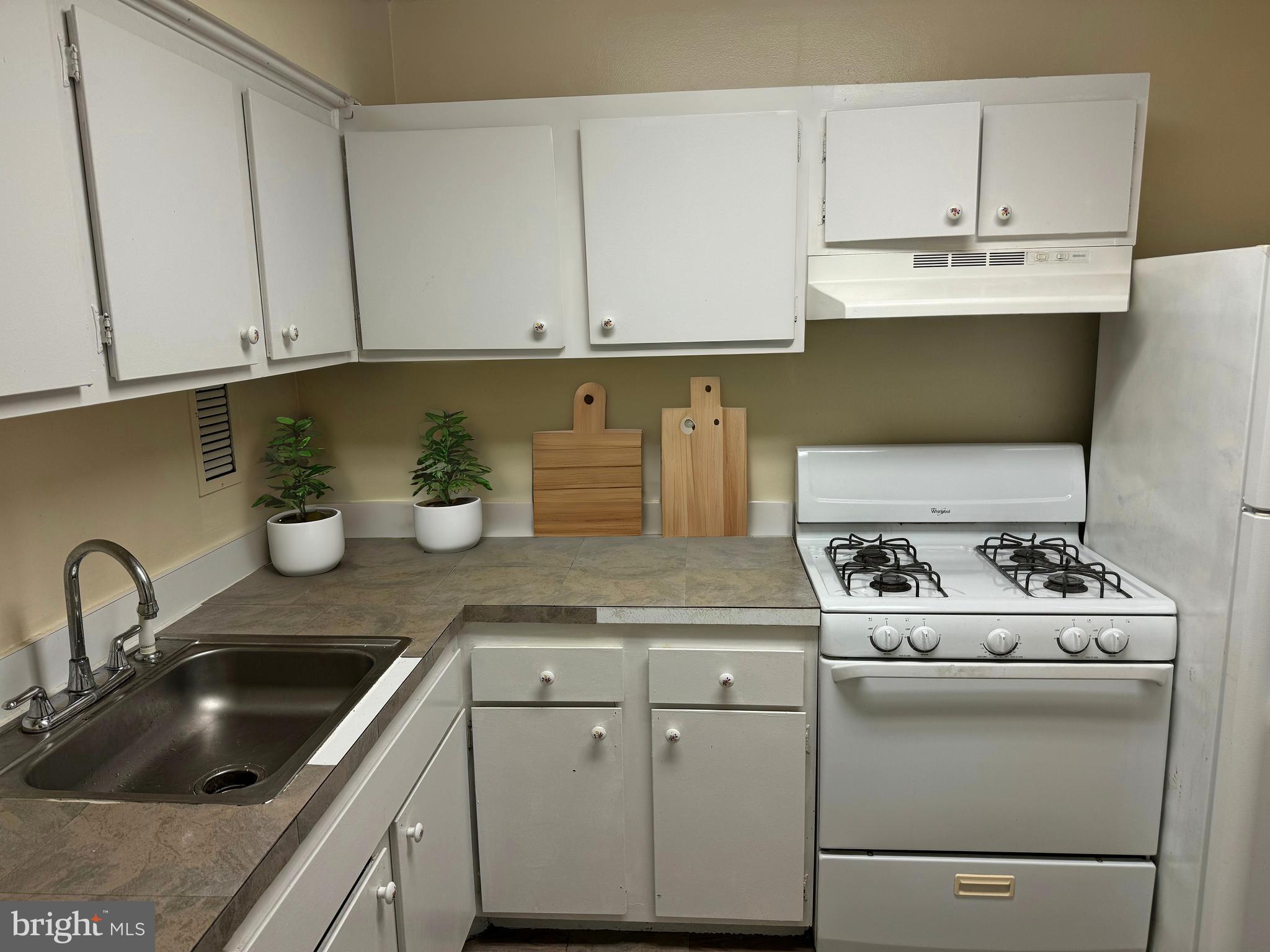 2632 Fort Farnsworth Road, Unit 142 Alexandria, VA 22303 - Photo 3 of 28 Gallery Image 3