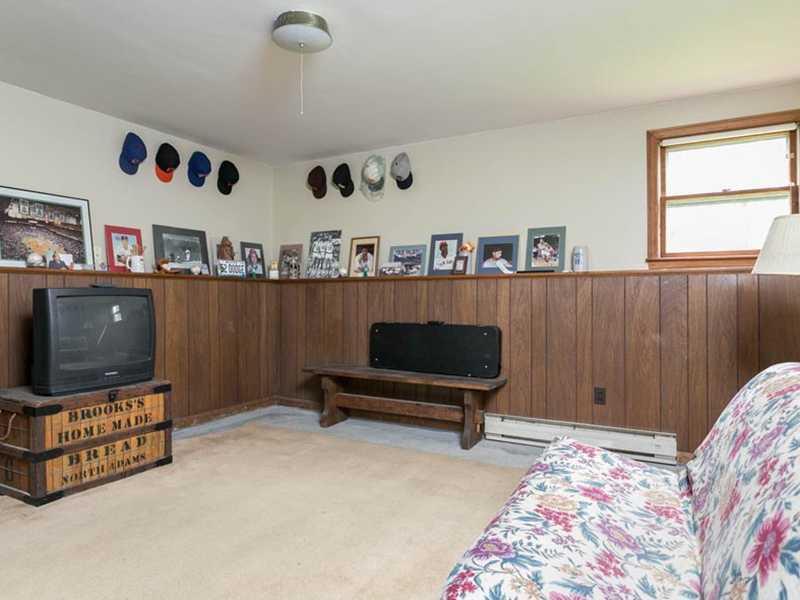 528 Sligo Road North Yarmouth, ME 04097 - Photo 25 of 32 Den.