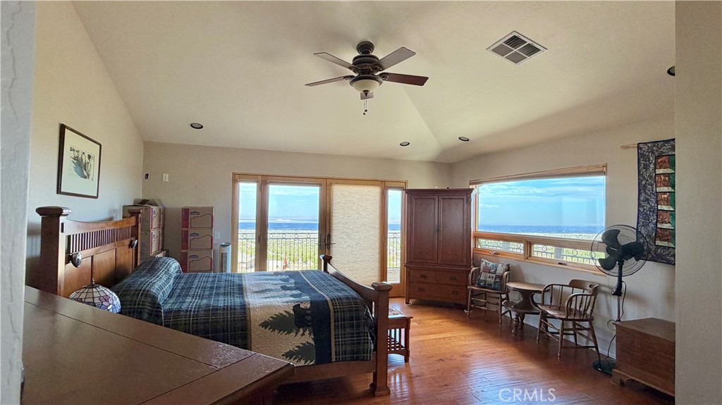275 Canyon Road Pinon Hills, CA 92372 - Photo 30 of 68 a living room with furniture and a large window
