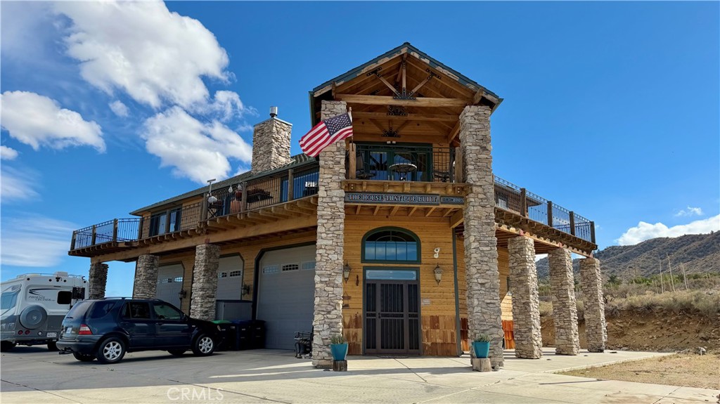 275 Canyon Road Pinon Hills, CA 92372 - Photo 7 of 68 a front view of a house with a yard