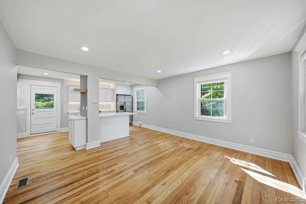 1684 Graefield Road, Unit 60 Birmingham, MI 48009 - Photo 3 of 32 Gallery Image 3