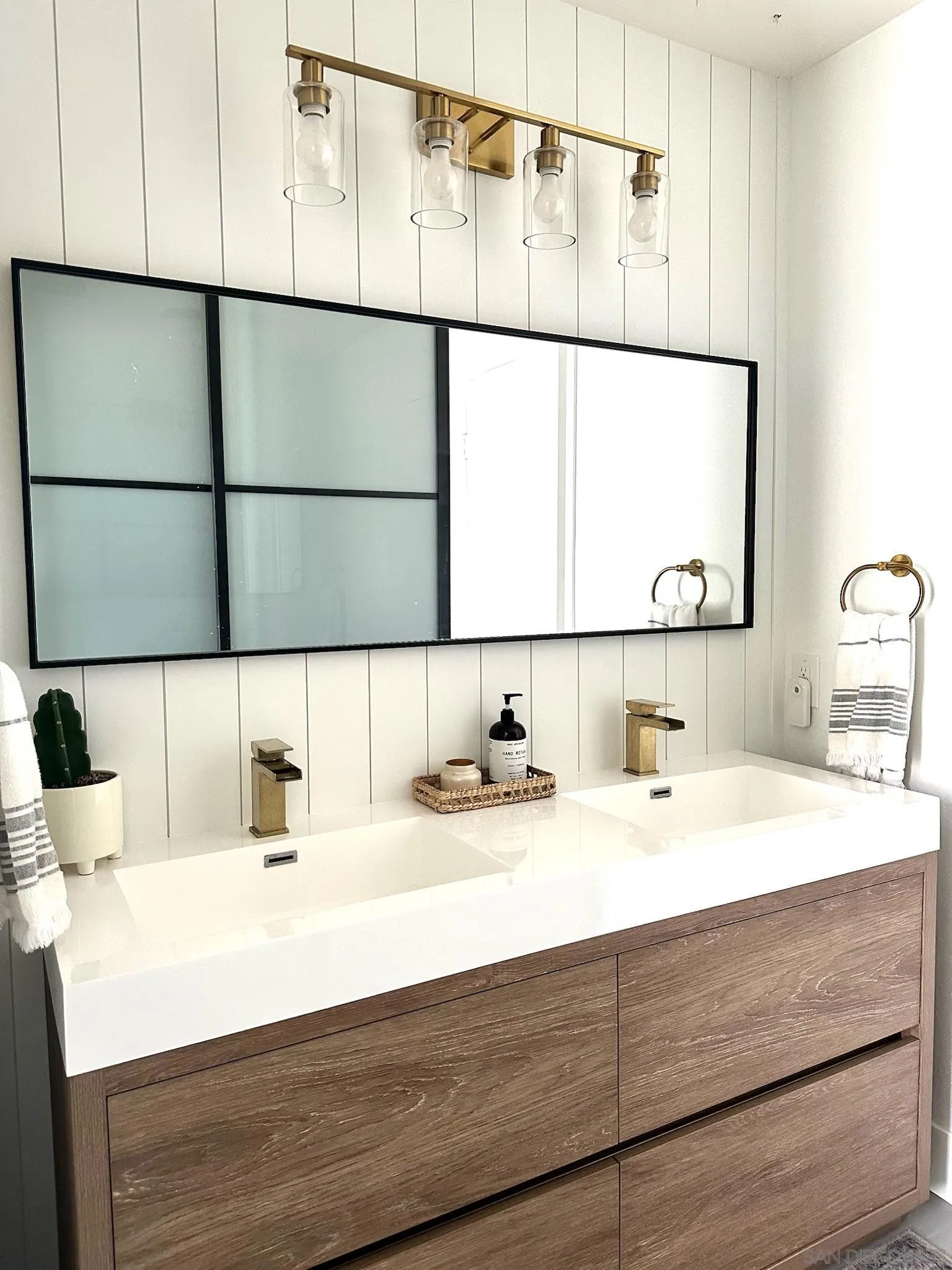 14240 Kendra Way Poway, CA 92064 - Photo 20 of 34 a bathroom with a sink and a mirror